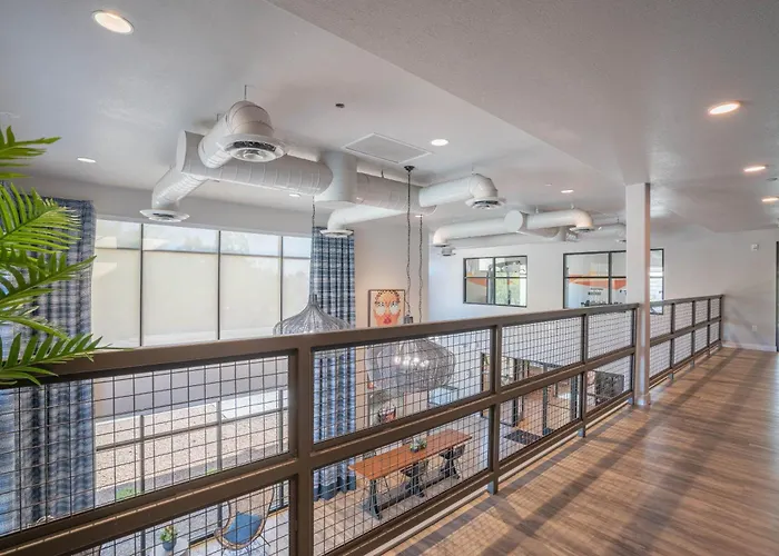 The Luxe Lookout Balcony Pool Sleeps 4 * Tempe