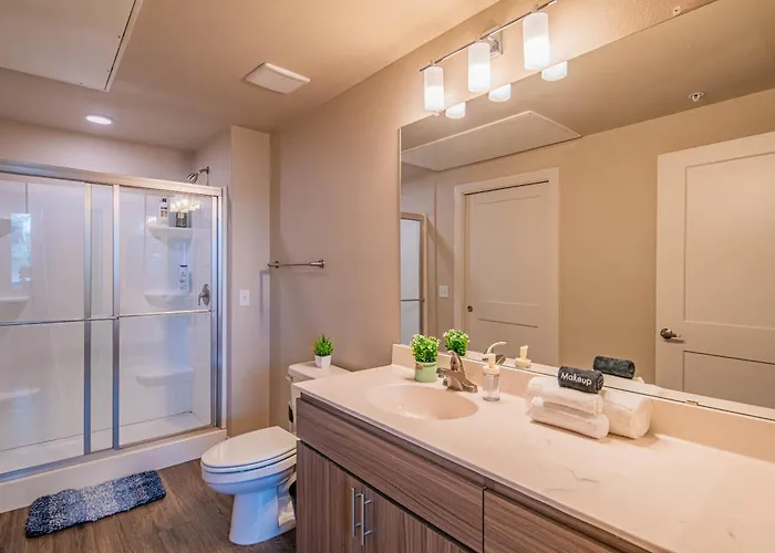 The Luxe Lookout Balcony Pool Sleeps 4 *