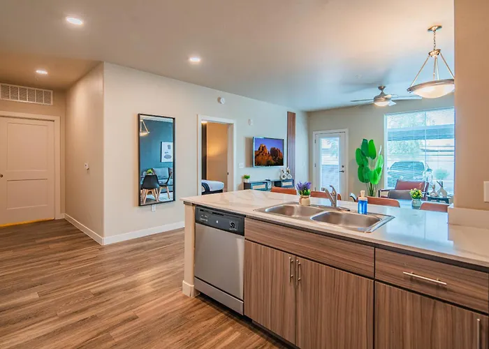 The Luxe Lookout Balcony Pool Sleeps 4 * Tempe