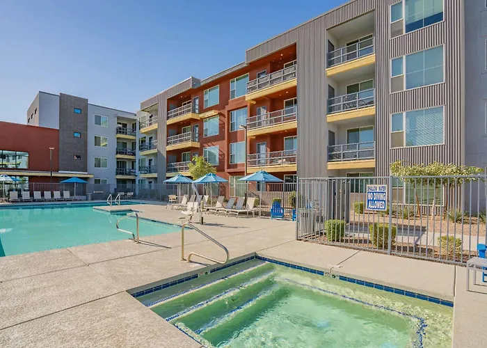 The Luxe Lookout Balcony Pool Sleeps 4 *